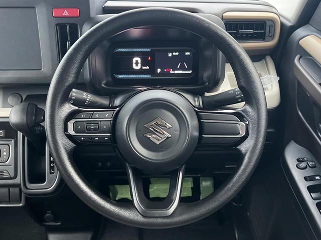 インテリアに合わせたデザインのステアリングは、運転される方のことも考え、運転しやすい形状、大きさです。是非一度、実際に触ってお確かめください。