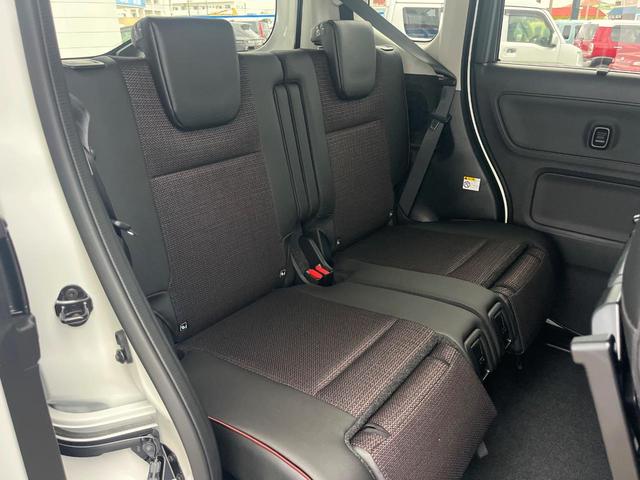 高品質なオリジナルフロアマットもオプションにてご用意しております。お好きなデザインやカラーをお車に合わせて選んでいただくことができます♪