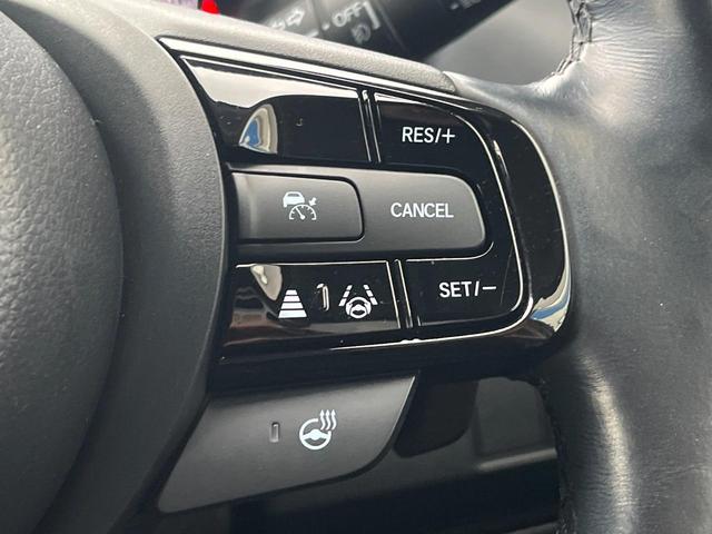 【アダプティブクルーズコントロール】高速道路での長距離走行が楽に！！自動で速度を保つクルーズコントロールが、衝突軽減システムと連携し、前方の車両を感知して車間を保つように速度調節してくれます！！