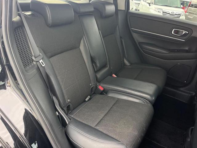 後部座席も気になるようなキズ・汚れやへたり等、大きなダメージはなく、良好な状態です。