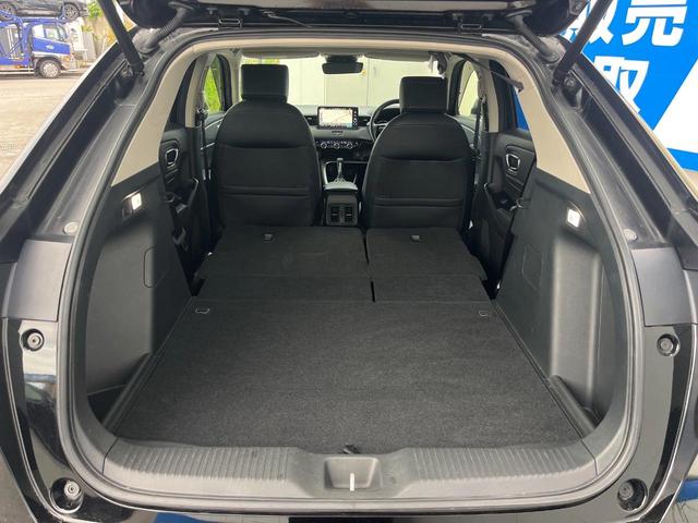後席を格納すると、これだけの広さが！シーンに合わせたシートアレンジで、大きな荷物も積むことが出来ます♪