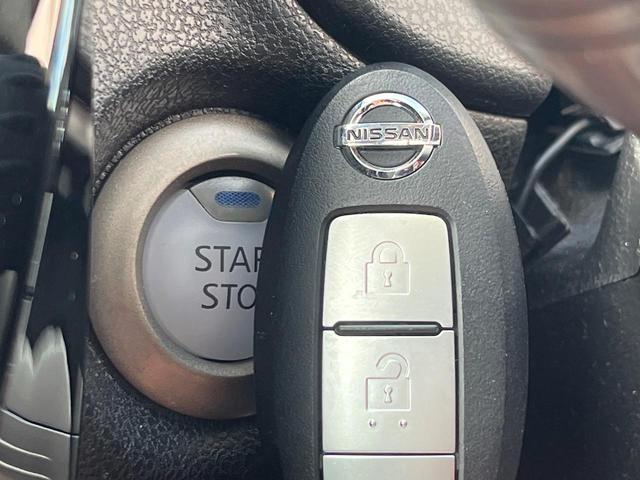 【インテリジェントキー】カバンやポケットに入れたままでもドアの施錠・解錠が可能なスマートキーを装備。エンジンのオン・オフ時もカギを取り出す必要が無いからとっても便利です♪