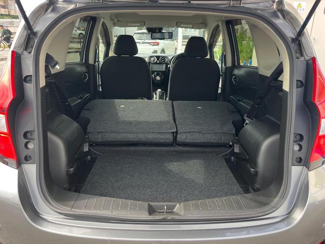 後席を格納すると、これだけの広さが！シーンに合わせたシートアレンジで、大きな荷物も積むことが出来ます♪