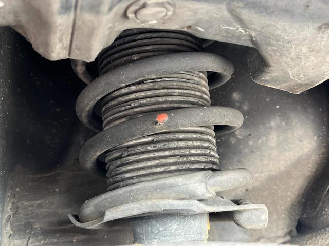 お車を安心してお乗りいただく為には、足回りの定期点検が欠かせません。サービスサポート（有償保証）では無料点検もご提供しており、安心のカーライフをお過ごしいただけるサポート体制が整っています。