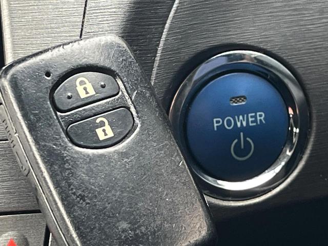 【キーレス】少し離れた場所からでもボタン一つでドアの開錠・施錠ができるのでとっても便利！ドアの鍵穴周りに傷をつけることもありません♪