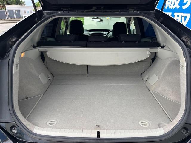 積み下ろしのしやすいデッキにはたっぷりと荷物を積み込んでいただけます。遊びから仕事まで、様々なシーンで頼れます♪