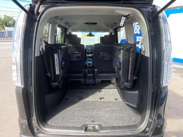 後席を格納すると、これだけの広さが！シーンに合わせたシートアレンジで、大きな荷物も積むことが出来ます♪