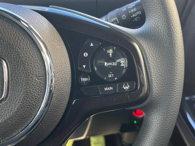 【アダプティブクルーズコントロール】高速道路での長距離走行が楽に！！自動で速度を保つクルーズコントロールが、衝突軽減システムと連携し、前方の車両を感知して車間を保つように速度調節してくれます！！