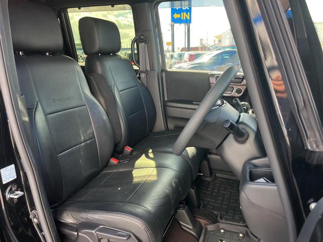 運転席シート廻りは使用感も少なく、良好な状態となっています。丁寧に使われていたことがよくわかりますね。