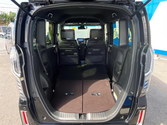後席を格納すると、これだけの広さが！シーンに合わせたシートアレンジで、大きな荷物も積むことが出来ます♪