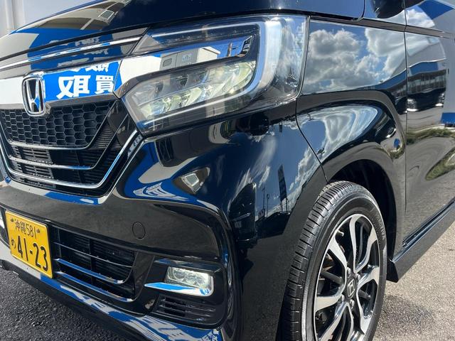 【ＬＥＤヘッドライト】悪天候や夜間走行時も良好な視界を確保し安心して運転できる高輝度ＬＥＤヘッドライトを装備！点灯速度が早く、消費電力も抑えられています。