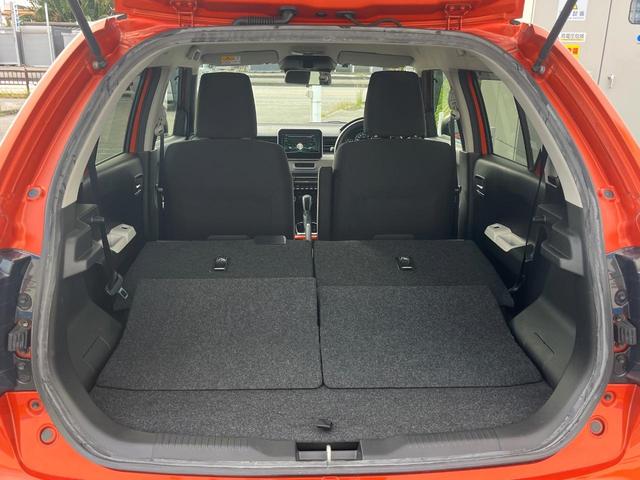後席を格納すると、これだけの広さが！シーンに合わせたシートアレンジで、大きな荷物も積むことが出来ます♪