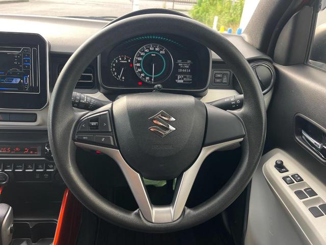 インテリアに合わせたデザインのステアリングは、運転される方のことも考え、運転しやすい形状、大きさです。是非一度、実際に触ってお確かめください。