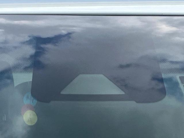 【プリクラッシュセーフティ】前方の車両等を検知し、衝突しそうな時は警報で注意を促し、ブレーキを踏む力をサポート。ブレーキを踏めなかった場合は衝突被害軽減ブレーキが作動、衝突回避をサポートします。