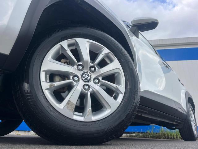 【純正アルミホイール】外観にマッチした純正アルミホイールを装着しております。各種社外アルミホイールや、スタッドレスタイヤも取扱いしております。是非ご相談ください♪