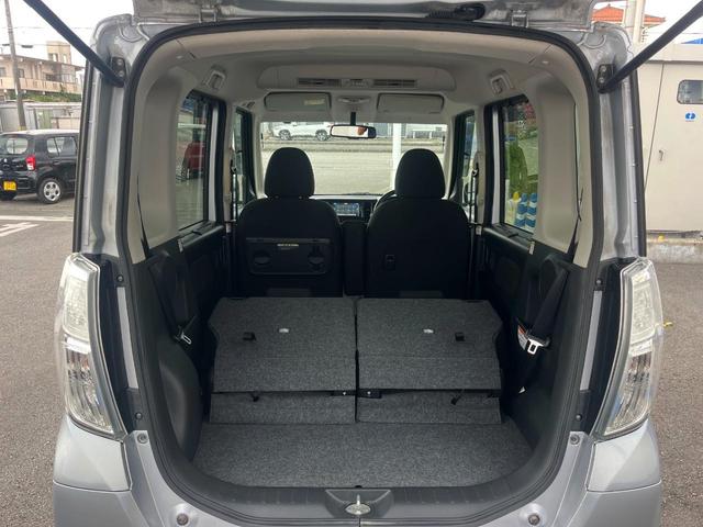 後席を格納すると、これだけの広さが！シーンに合わせたシートアレンジで、大きな荷物も積むことが出来ます♪