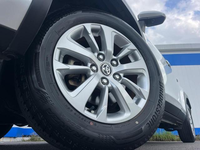 【純正アルミホイール】外観にマッチした純正アルミホイールを装着しております。各種社外アルミホイールや、スタッドレスタイヤも取扱いしております。是非ご相談ください♪