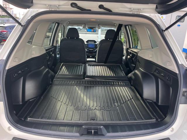 後席を格納すると、これだけの広さが！シーンに合わせたシートアレンジで、大きな荷物も積むことが出来ます♪