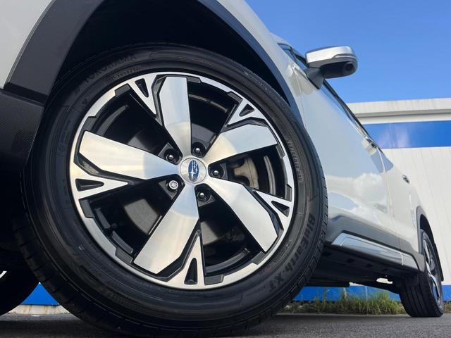 【純正アルミホイール】外観にマッチした純正アルミホイールを装着しております。各種社外アルミホイールや、スタッドレスタイヤも取扱いしております。是非ご相談ください♪