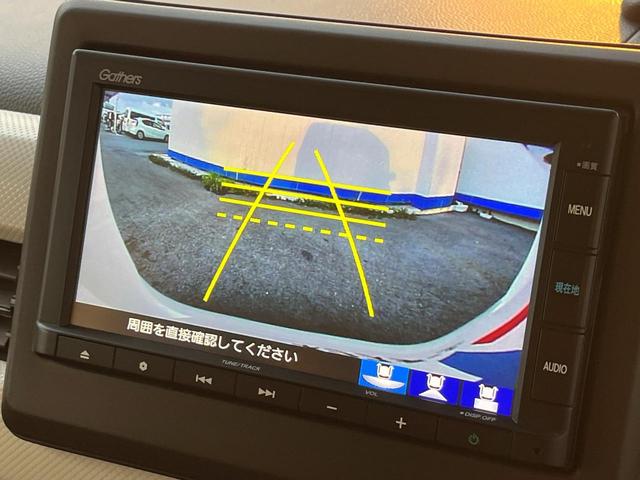 【バックカメラ】駐車時に後方がリアルタイム映像で確認できます。大型商業施設や立体駐車場での駐車時や、夜間のバック時に大活躍！運転スキルに関わらず、今や必須となった装備のひとつです！
