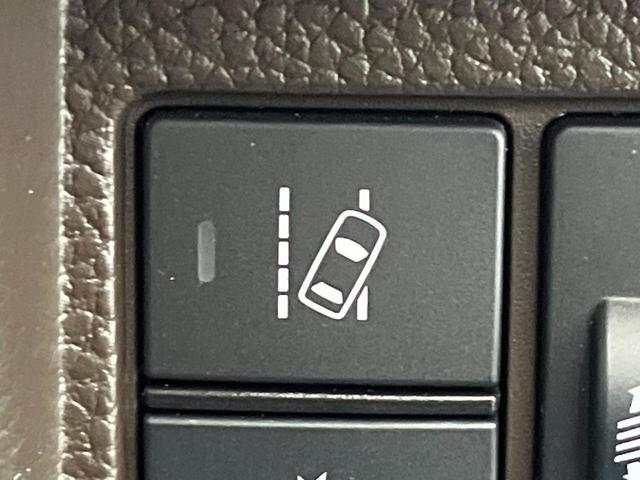 【車線維持支援システム】高速道路走行時、車線からはみ出しそうな時にステアリングを制御。より安心・安全な運転をサポートしてくれます！