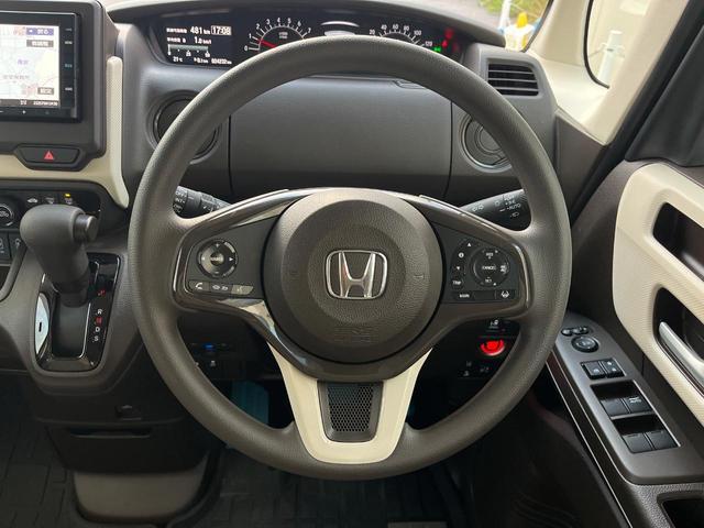 ステアリングも使用感が少なく、きれいな状態となっております♪