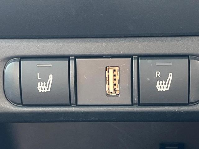 【シートヒーター】寒い日に重宝するシートヒーター！エアコンより早く温まってくれるので寒がりの人も安心ですね♪エアコンの温風は乾燥するから苦手、という方にもをおすすめです。