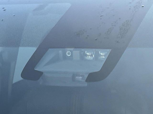 【トヨタセーフティセンス】走行中に前方の車両等を認識し、衝突しそうな時は警報とブレーキで衝突回避と被害軽減をアシスト。より安全にドライブをお楽しみいただけます。