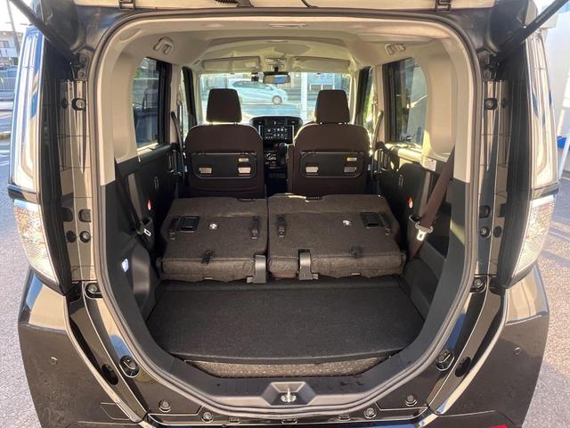 後席を格納すると、これだけの広さが！シーンに合わせたシートアレンジで、大きな荷物も積むことが出来ます♪