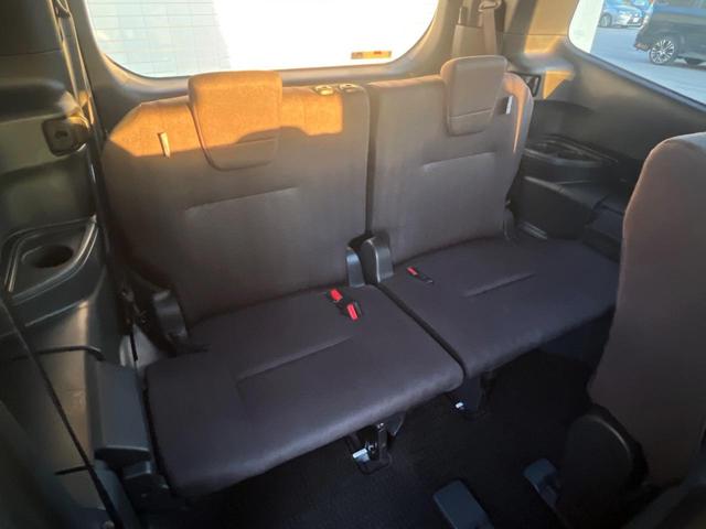 ３列目シートはもちろん状態良好☆大人でもゆったりと座って頂けますので、大人数でのお出かけもラクラクです♪ご家族で、気の知れた仲間で、ドライブに行くのが楽しみですね♪