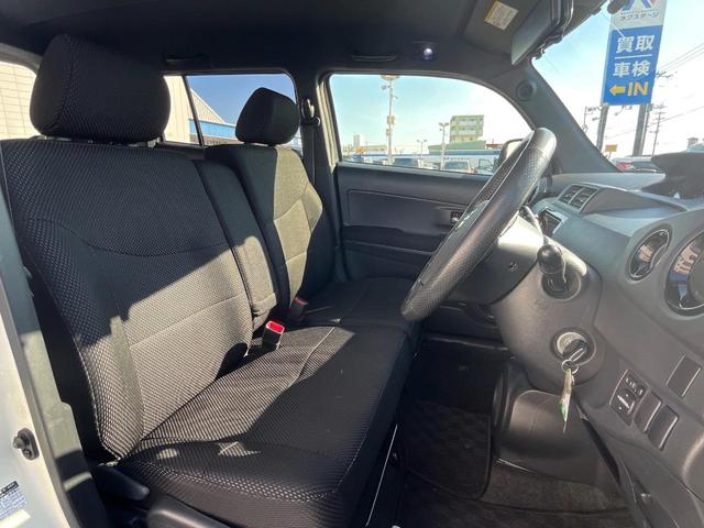 運転席シート廻りは使用感も少なく、良好な状態となっています。丁寧に使われていたことがよくわかりますね。