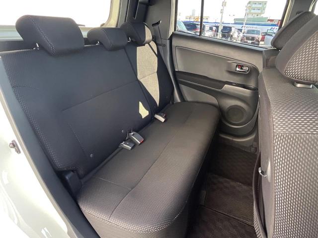 後部座席も気になるようなキズ・汚れやへたり等、大きなダメージはなく、良好な状態です。