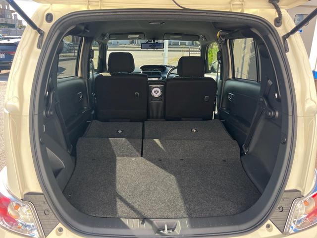 後席を格納すると、これだけの広さが！シーンに合わせたシートアレンジで、大きな荷物も積むことが出来ます♪