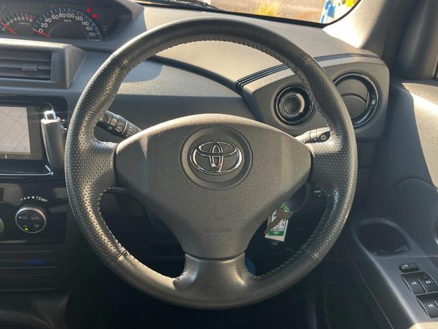 インテリアに合わせたデザインのステアリングは、運転される方のことも考え、運転しやすい形状、大きさです。是非一度、実際に触ってお確かめください。