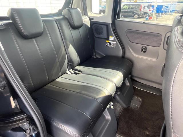 後部座席も気になるようなキズ・汚れやへたり等、大きなダメージはなく、良好な状態です。