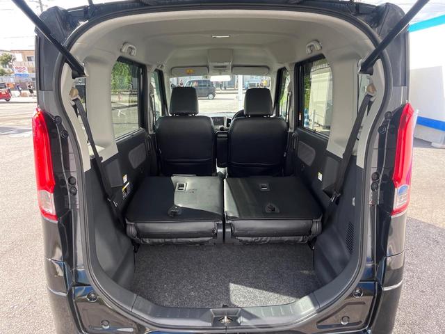 後席を格納すると、これだけの広さが！シーンに合わせたシートアレンジで、大きな荷物も積むことが出来ます♪