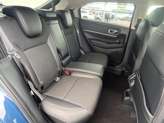 後部座席も気になるようなキズ・汚れやへたり等、大きなダメージはなく、良好な状態です。