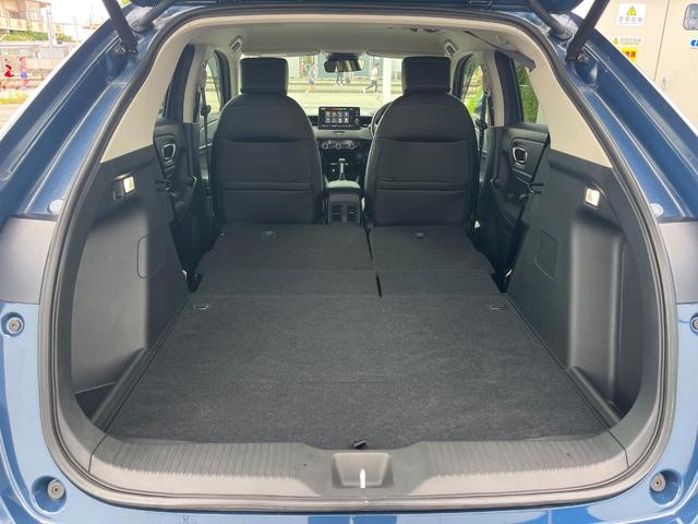 後席を格納すると、これだけの広さが！シーンに合わせたシートアレンジで、大きな荷物も積むことが出来ます♪
