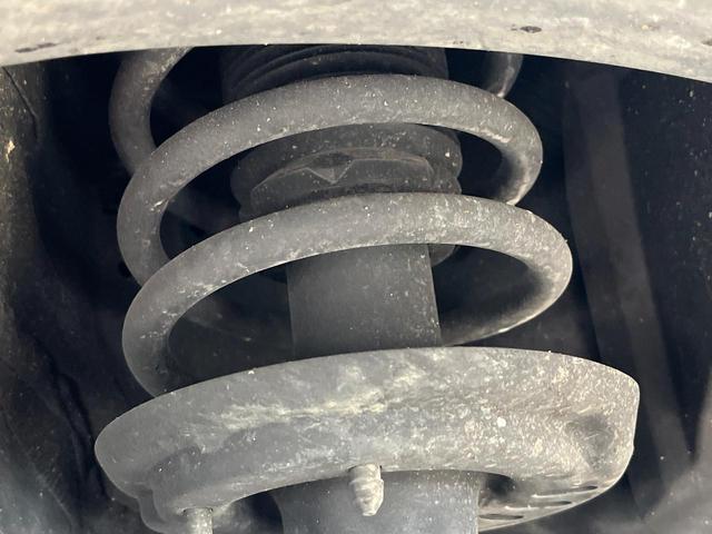 お車を安心してお乗りいただく為には、足回りの定期点検が欠かせません。サービスサポート（有償保証）では無料点検もご提供しており、安心のカーライフをお過ごしいただけるサポート体制が整っています。