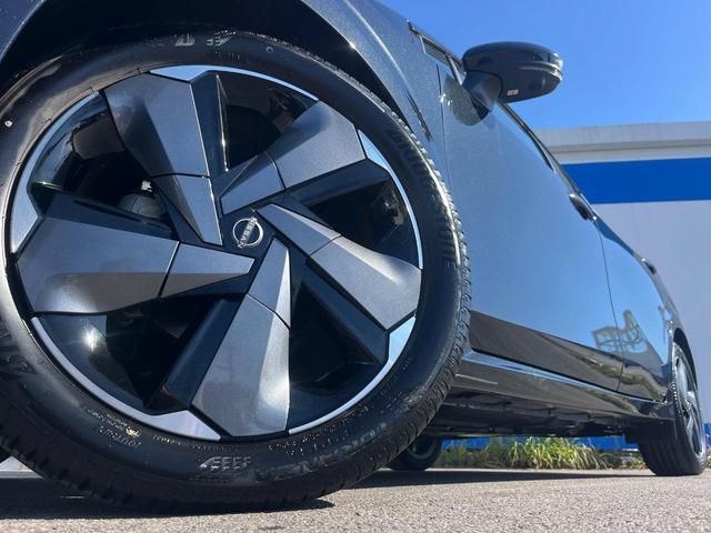 【純正アルミホイール】外観にマッチした純正アルミホイールを装着しております。各種社外アルミホイールや、スタッドレスタイヤも取扱いしております。是非ご相談ください♪