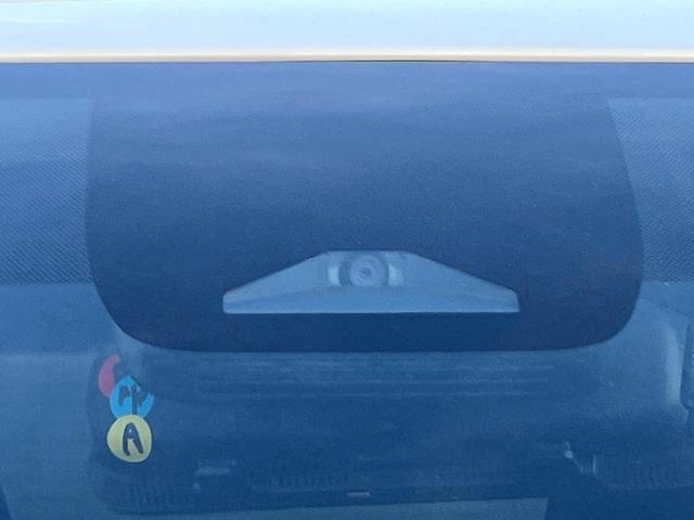 【プリクラッシュセーフティ】前方の車両等を検知し、衝突しそうな時は警報で注意を促し、ブレーキを踏む力をサポート。ブレーキを踏めなかった場合は衝突被害軽減ブレーキが作動、衝突回避をサポートします。