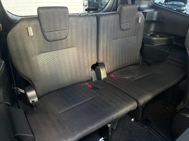 ３列目シートはもちろん状態良好☆大人でもゆったりと座って頂けますので、大人数でのお出かけもラクラクです♪ご家族で、気の知れた仲間で、ドライブに行くのが楽しみですね♪