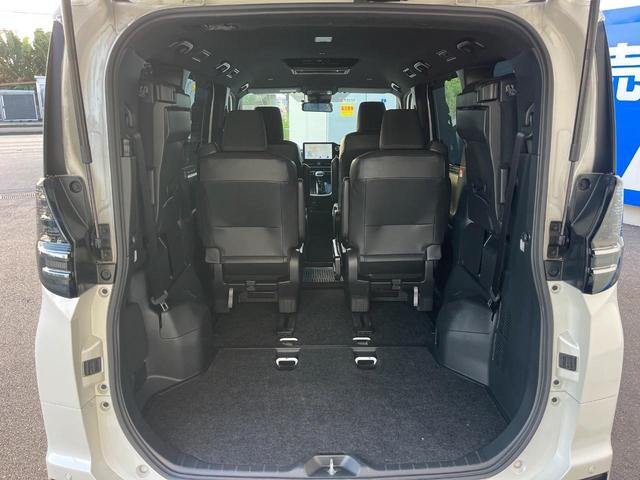 後席を格納すると、これだけの広さが！シーンに合わせたシートアレンジで、大きな荷物も積むことが出来ます♪