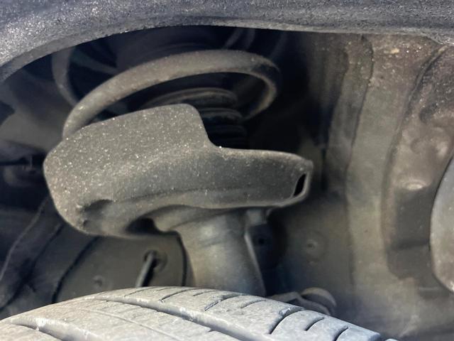 お車を安心してお乗りいただく為には、足回りの定期点検が欠かせません。サービスサポート（有償保証）では無料点検もご提供しており、安心のカーライフをお過ごしいただけるサポート体制が整っています。