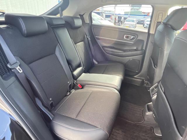 後部座席も気になるようなキズ・汚れやへたり等、大きなダメージはなく、良好な状態です。