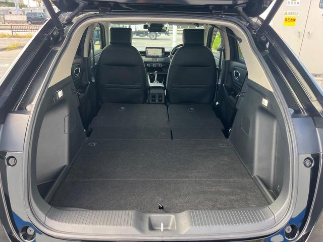後席を格納すると、これだけの広さが！シーンに合わせたシートアレンジで、大きな荷物も積むことが出来ます♪