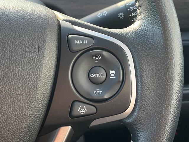 【アダプティブクルーズコントロール】高速道路での長距離走行が楽に！！自動で速度を保つクルーズコントロールが、衝突軽減システムと連携し、前方の車両を感知して車間を保つように速度調節してくれます！！