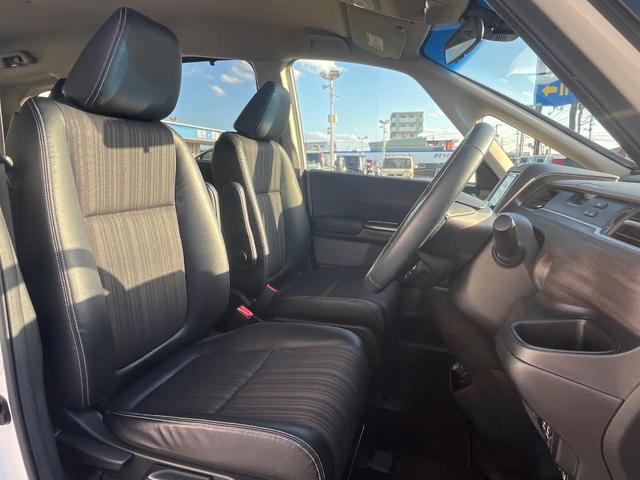 運転席シート廻りは使用感も少なく、良好な状態となっています。丁寧に使われていたことがよくわかりますね。