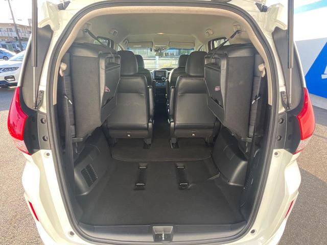 後席を格納すると、これだけの広さが！シーンに合わせたシートアレンジで、大きな荷物も積むことが出来ます♪