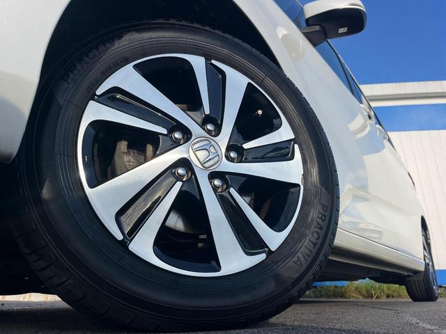 【純正アルミホイール】外観にマッチした純正アルミホイールを装着しております。各種社外アルミホイールや、スタッドレスタイヤも取扱いしております。是非ご相談ください♪